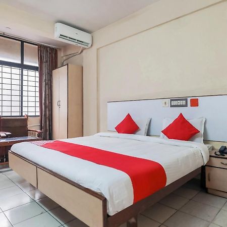 Oyo Hotel Hindustan Deluxe Mangalore Exterior photo
